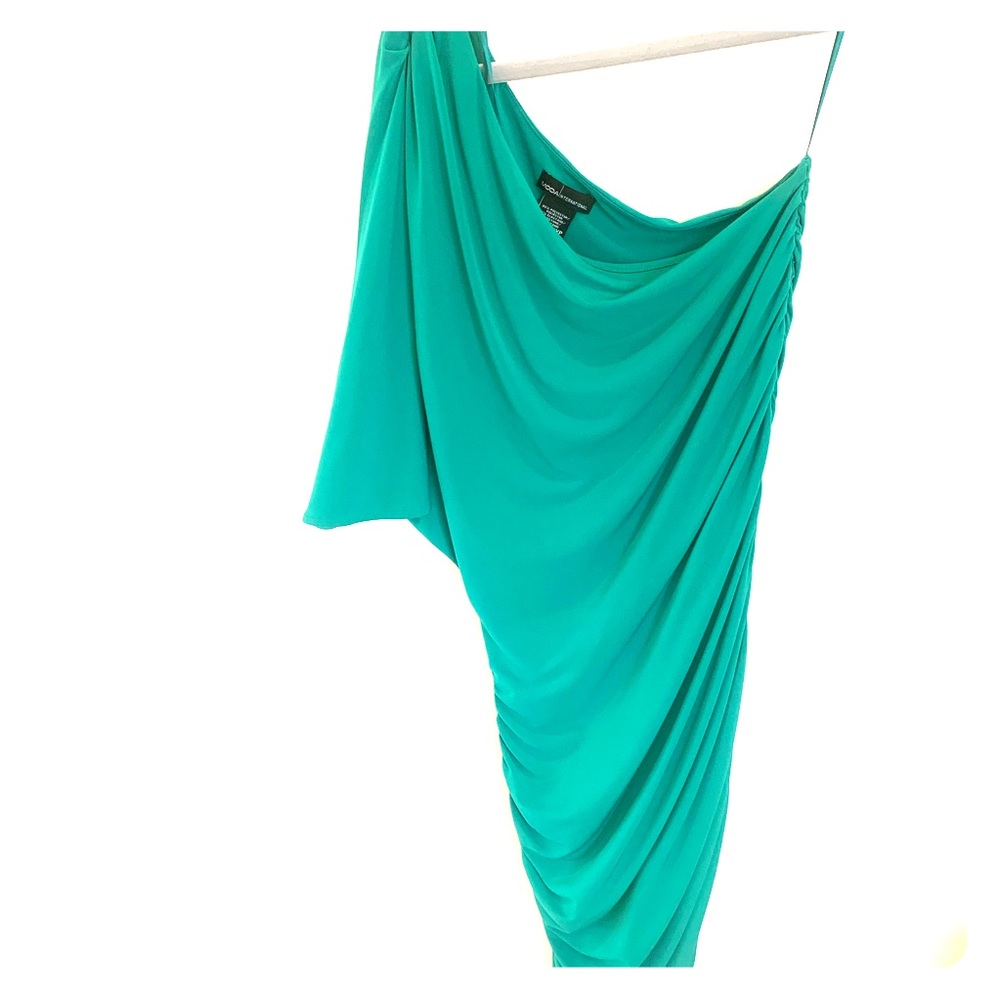 One shoulder wonder